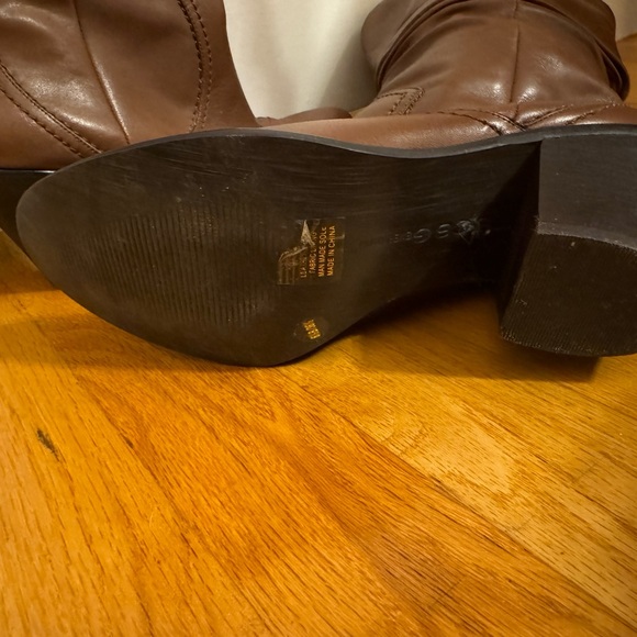 BCBG light brown calf boots. Western style. Cowboy - Picture 2 of 4